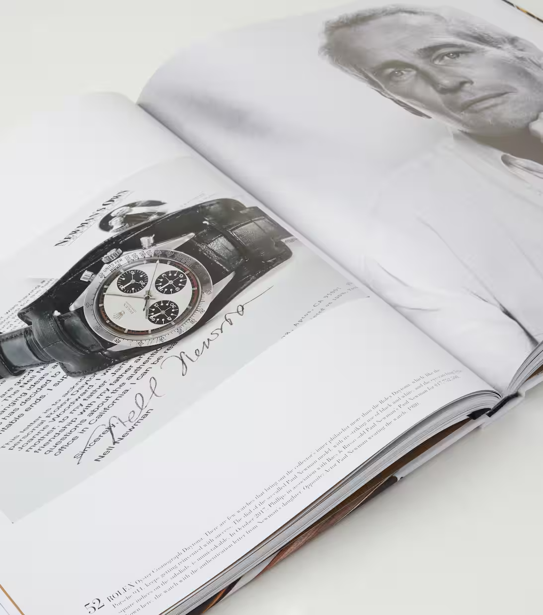 Libro abierto con reloj – inicio del sueño